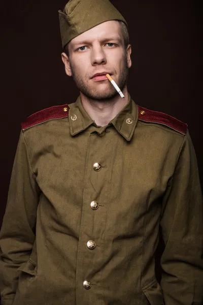 Second world war russian soldier smoking cigarette — Stock Photo, Image