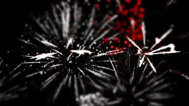 Mnohobarevný Ohňostroj Exploduje Jiskry Černém Prostoru Salute Explodující Slavnostní Noci — Stock video