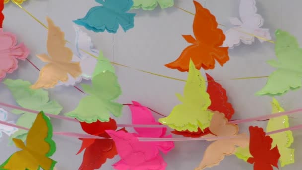 Background of paper garlands with butterfly figures. — Vídeo de Stock
