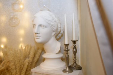 Odanın içi olağandışı derecede güzel..