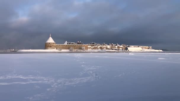Kışın Eski Bir Kale Rusya Nın Shlisselburg Kentindeki Oreshek Kalesi — Stok video