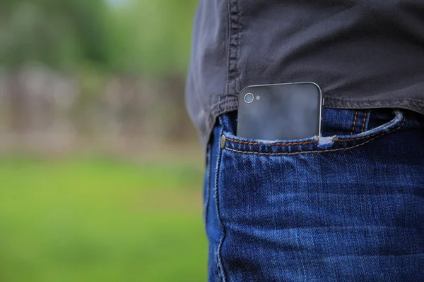 kot pantolon cebinde telefon