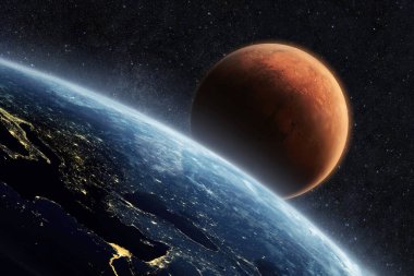 Gece şehirlerinin ışıklarıyla mavi gezegen dünya, uzaydan manzara. Yıldızlı gökyüzünde Kızıl Gezegen Mars. Uzayda iki gezegen. Dünya 'dan Mars' a seyahat, kavram