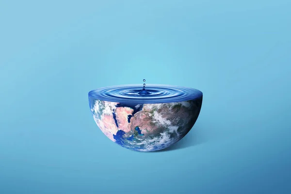 Planeta Země Modrými Vodními Vlnami Kapkami Kreativní Koncept Polovina Planety — Stock fotografie