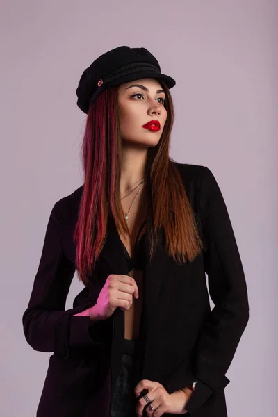Elegante Mujer Joven Lujo Morena Con Labios Rojos Con Pelo — Foto de Stock