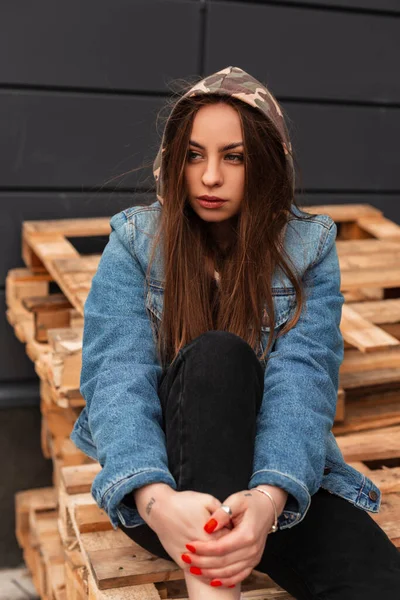 American Modern Pretty Stylish Young Woman Youth Fashionable Denim Clothes — Stock Photo, Image