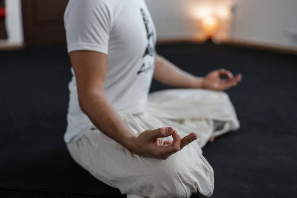 Young Man Professional Sitting Lotus Position Male Trainer Doing Yoga — Stock Photo, Image