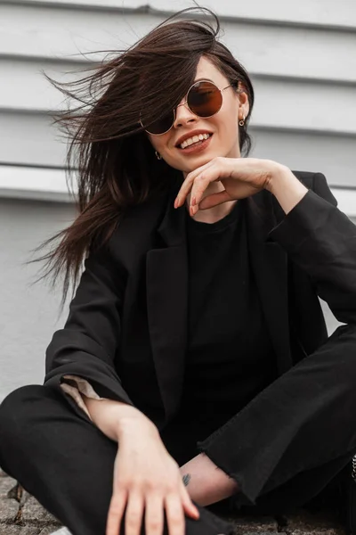 Sonriente Joven Feliz Gafas Sol Moda Ropa Hermosa Juventud Negra — Foto de Stock