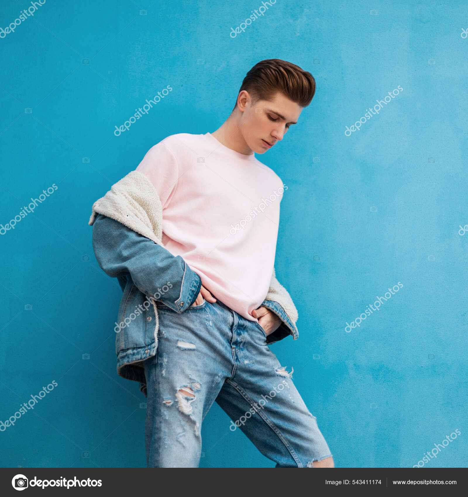 Hombre Joven Moderno Ropa Mezclilla Elegante Casual Nueva Coleccion Jovenes Foto de stock 543411174 alonesdj