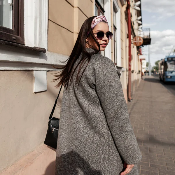 Chica Joven Bastante Moda Con Bolso Negro Con Estilo Hermosa — Foto de Stock