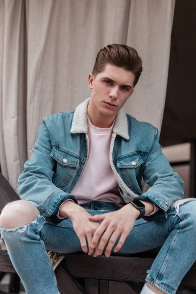 Jeune Homme Mode Avec Une Coiffure Denim Mode Jeans Mode — Photo