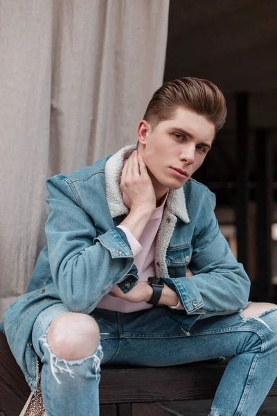 Portrait Frais Jeune Homme Européen Mode Avec Une Coiffure Tendance — Photo