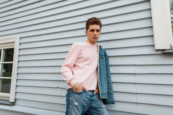 Joven Bastante Moda Sudadera Elegante Rosa Chaqueta Azul Denim Jeans — Foto de Stock