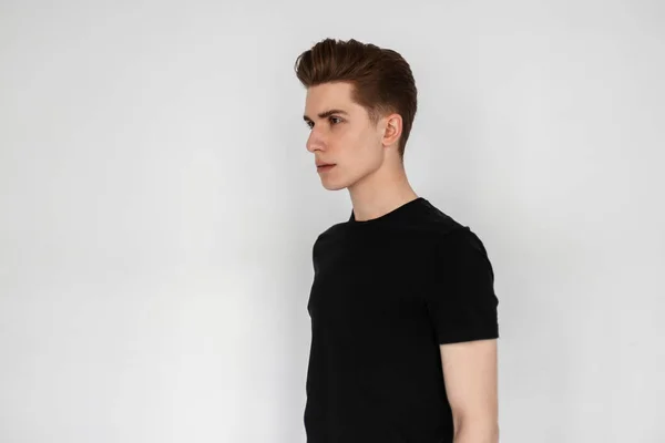 Modelo Moda Jovem Homem Boa Aparência Com Penteado Elegante Juventude — Fotografia de Stock
