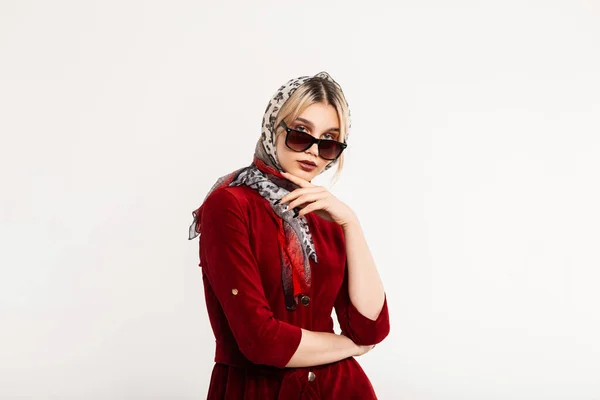 Preciosa Mujer Joven Atractiva Gafas Sol Moda Bufanda Leopardo Moda — Foto de Stock