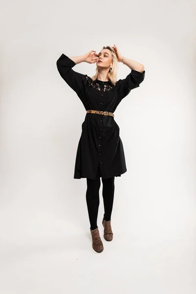 Модна Модель Розкішної Красивої Молодої Жінки Модному Чорному Платті Стильному — стокове фото