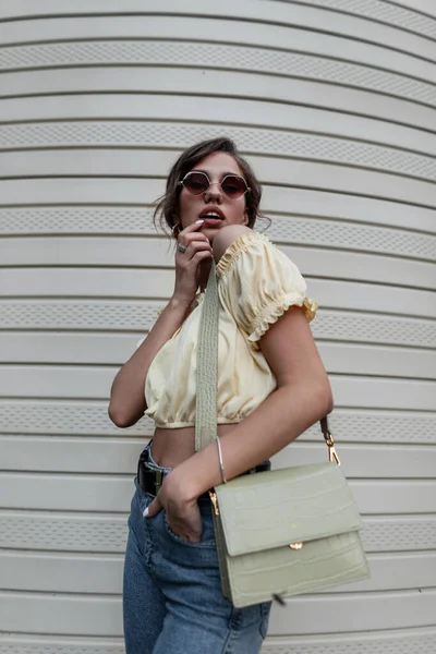 Μοντέρνο Glamour Νεαρή Γυναίκα Hipster Vintage Στρογγυλά Γυαλιά Ηλίου Κλασικό — Φωτογραφία Αρχείου