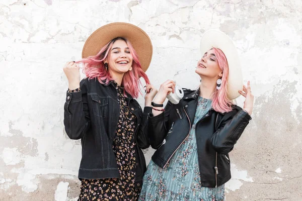 Two Fashion Charming Positive Woman Pink Hair Trendy Youth Clothes — Stock Photo, Image