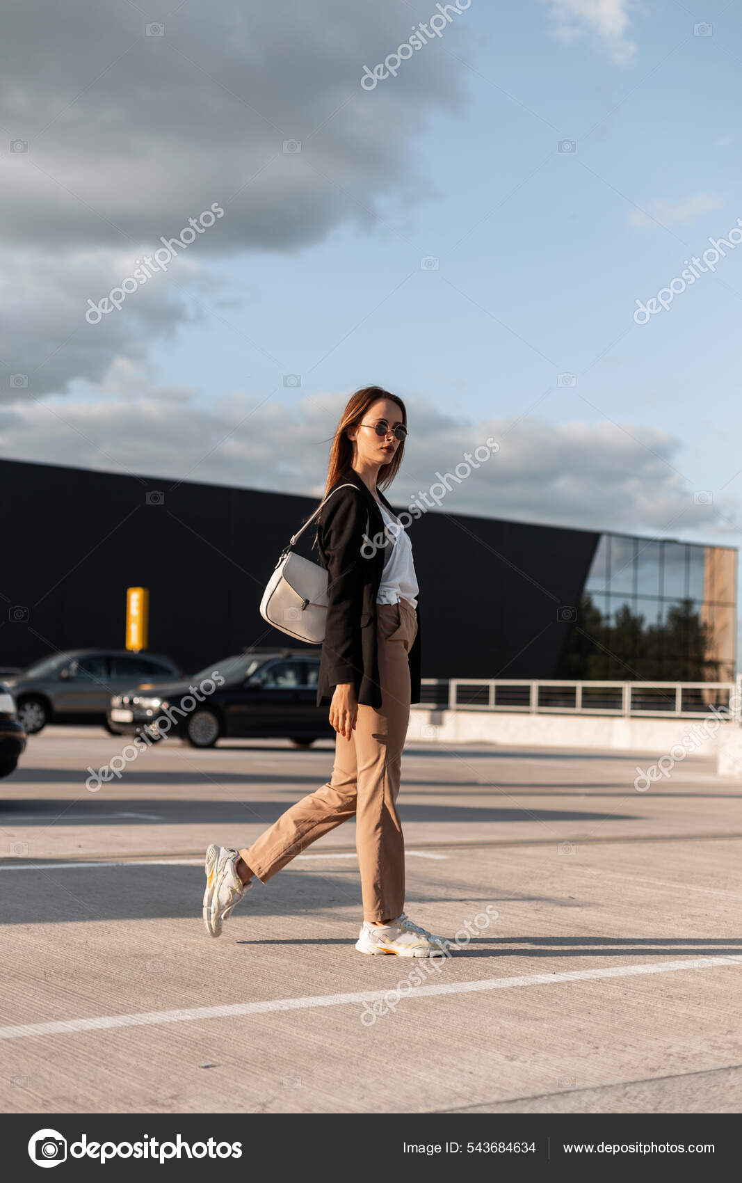 Fashion Pretty Young Woman Vintage Casual Business Clothes Stylish Bag  Stock Photo by ©alonesdj 543684634
