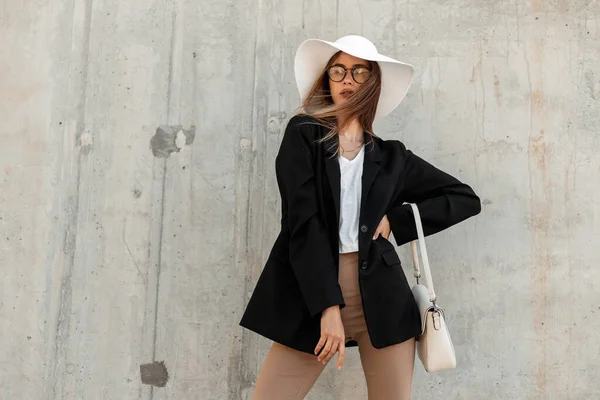 Belle Jeune Femme Mode Avec Sac Été Vintage Chapeau Blanc — Photo