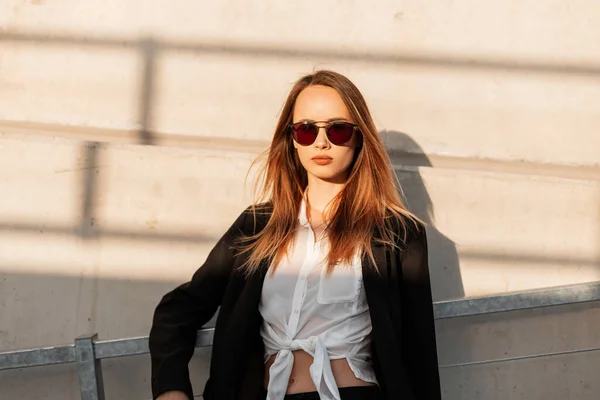 Retrato Fresco Bastante Sexy Mujer Joven Con Estilo Gafas Sol — Foto de Stock