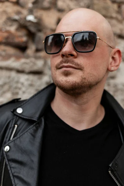 Portrait Handsome Bald Man Stylish Sunglasses Casual Trendy Black Leather — Stock Photo, Image