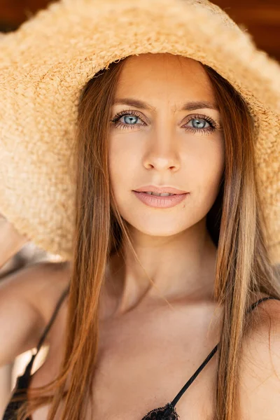 Sommar Porträtt Vacker Flicka Med Vacker Modell Ansikte Och Fantastiska — Stockfoto