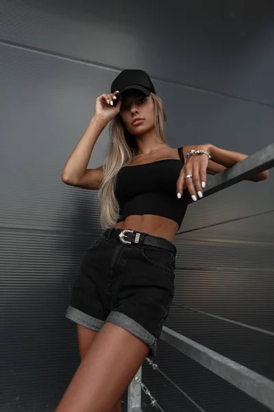 Mooie Jonge Fitness Model Vrouw Met Mooie Lichaam Modieuze Zwarte — Stockfoto