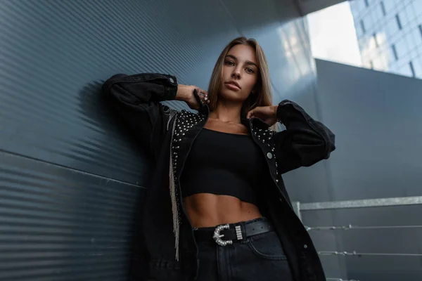 Moda Jovem Modelo Mulher Uma Jaqueta Jeans Elegante Preto Com — Fotografia de Stock