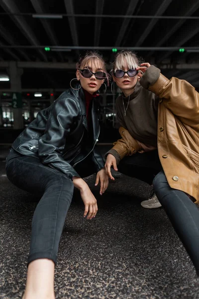 Fashionable Beautiful Two Women Models Stylish Leather Jacket Sweater Black — Stock Photo, Image