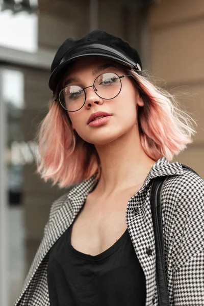 Fresh Beautiful Young Woman Stylish Glasses Vintage Hat Fashion Plaid — Stock Photo, Image