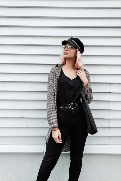 Stijlvol Mooi Jeugdmeisje Modieuze Casual Kleding Met Een Shirt Zwart — Stockfoto
