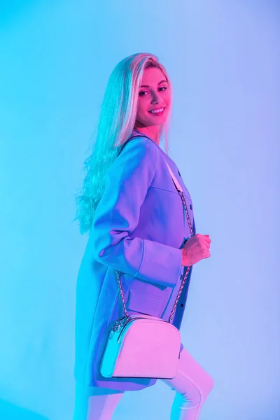 Empresária Sorridente Bonita Feliz Com Rosto Feminino Bonito Jaqueta Azul — Fotografia de Stock