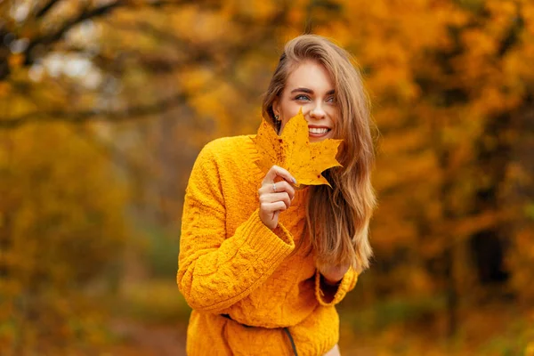 Funny Pretty Young Smiling Girl Fashion Knitted Yellow Sweater Colored — Stock Photo, Image