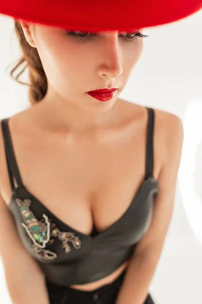 Elegante Modelo Chica Glamorosa Bastante Joven Ropa Moda Con Sombrero — Foto de Stock