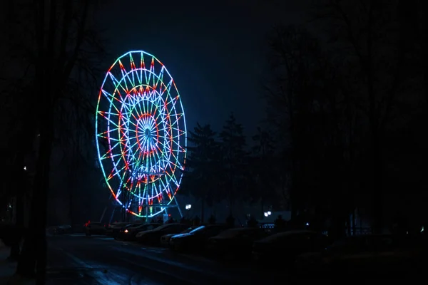 Grande Roue Lumineuse Avec Des Lumières Colorées Dans Parc Ville — Photo