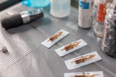 Ustanın dövme çalışma alanı araçla