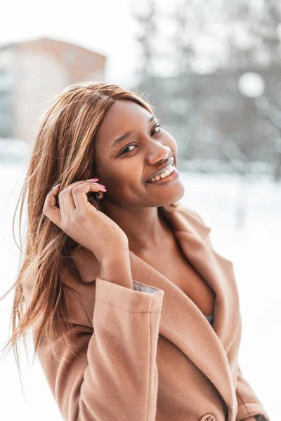 Stylish Beautiful Young Happy African Woman Smile Beige Coat Walks — Stock Photo, Image