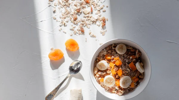 Gesundes Schmackhaftes Müsli Mit Haferflocken Getrockneten Aprikosen Und Banane Einer — Stockfoto