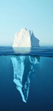 Buzdağı - Gizli Tehlike ve Küresel Isınma Kavramı. Okyanusta görünen su altı parçalarıyla yüzen buzdağı. Grönland Buzu