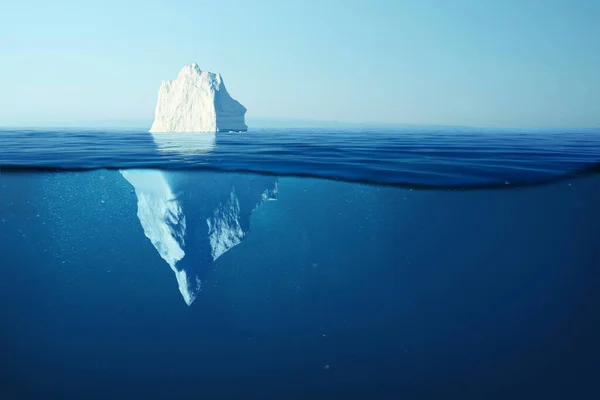 Hermoso Gran Iceberg Blanco Bajo Agua Calentamiento Global Derretimiento Glaciares — Foto de Stock