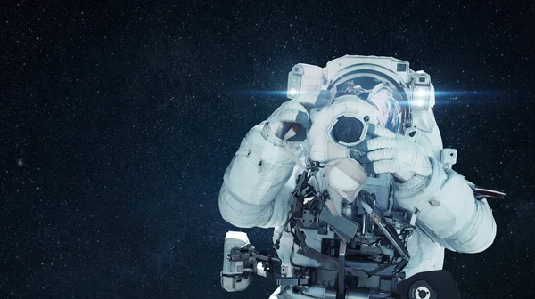 비행사 사진사는 공간의 카메라로 사진을 찍는다 우주인 파파라치 창의적 — 스톡 사진