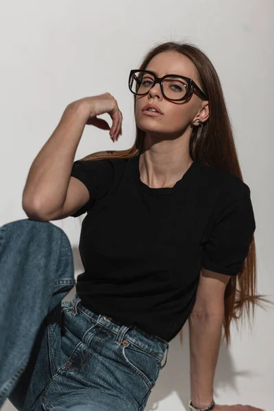 Sexy Glamorous Beauty Woman Cool Glasses Fashion Black Shirt Mock — Fotografia de Stock
