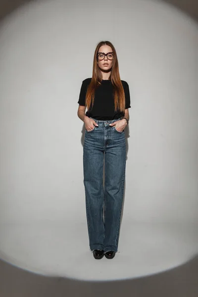 Trendy Fashion Woman Glasses Stylish Clothes Black Shirt Jeans Poses — 스톡 사진