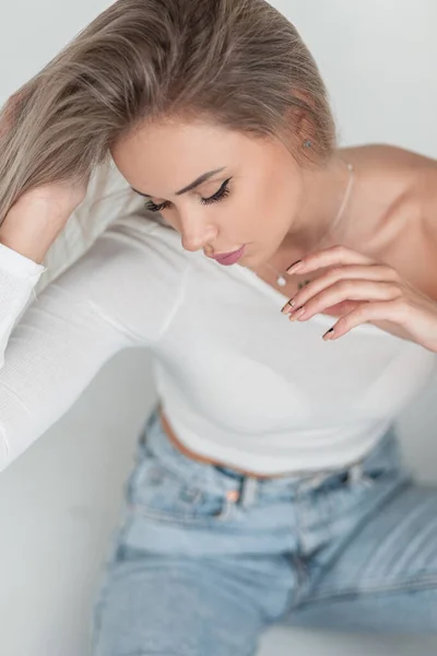 Beautifully Young Blonde Woman Model Pretty Female Face White Shirt — Stockfoto