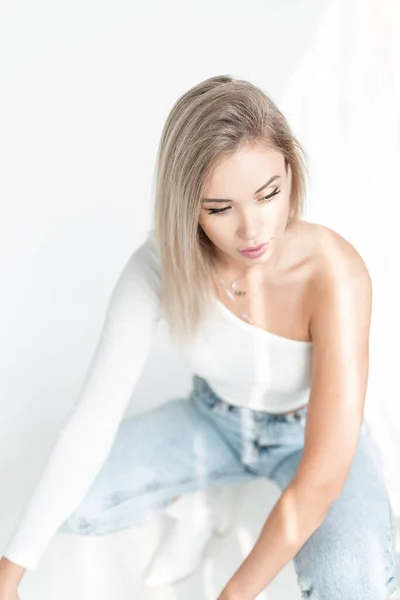 Delicate Beautiful Young Blonde Woman White Shirt Vintage Blue Jeans — Stockfoto