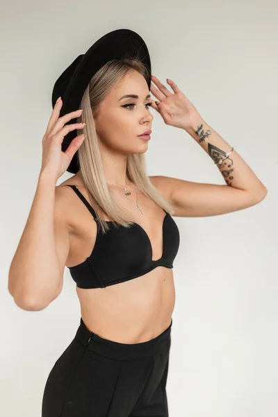 Stylish Beautiful Young Woman Fashionable Black Hat Bra Trousers Studio —  Fotos de Stock