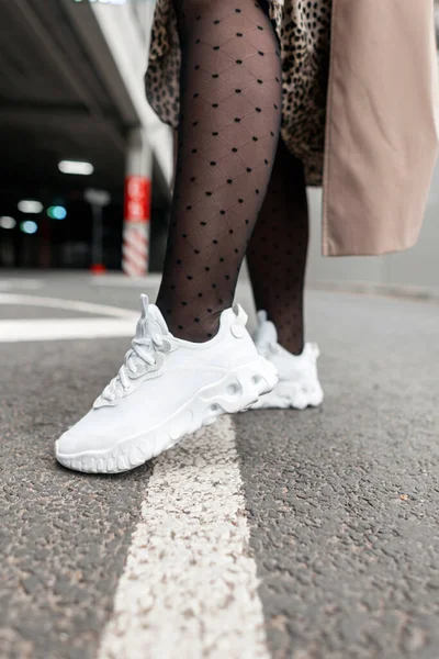 Stylish Woman Trendy White Shoes Fashions Tights Leopard Dress Coat — Photo
