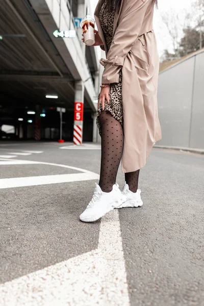 Stylish Beautiful Girl Fashionable Outwear White Sports Sneakers Tights Leopard —  Fotos de Stock