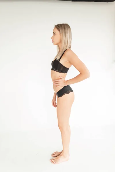 Beautiful Young Woman Sexy Slim Body Black Underwear Stands Sideways — Foto de Stock